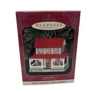 Hallmark Town and Country Farm House Keepsake Ornament in box 1999 - New